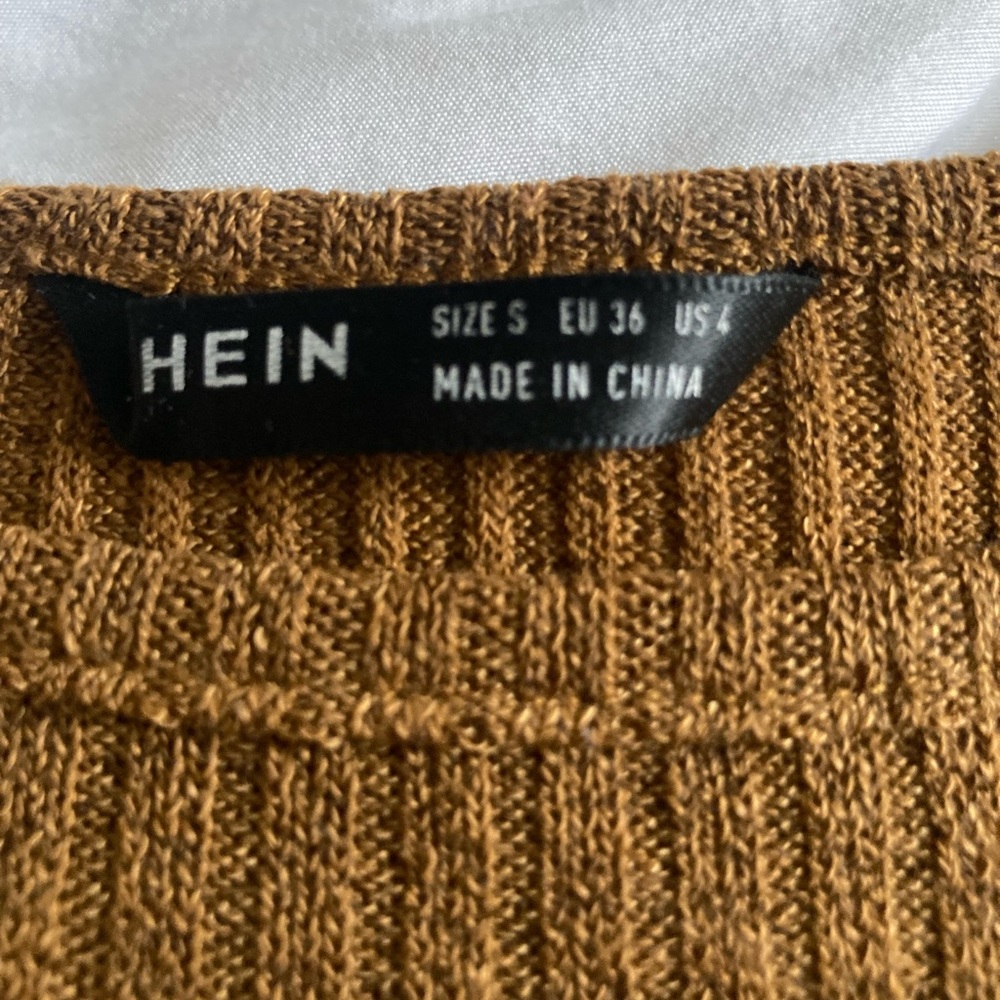 Cropped brown T-shirt